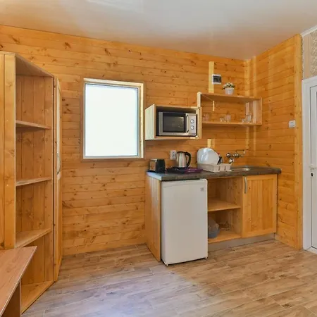 Elmona פארק נופש *